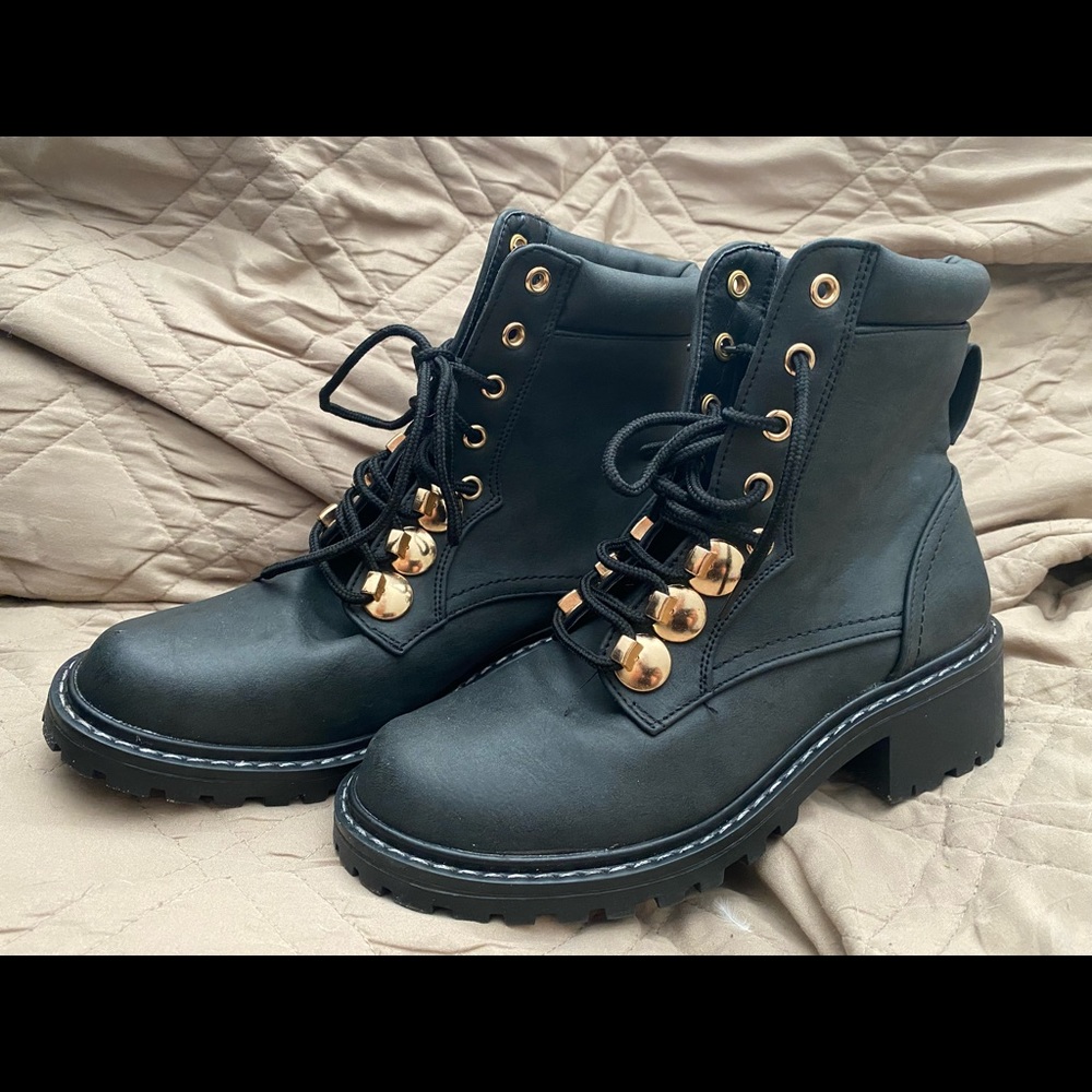 Worn once, EUC Size 8 Seven7 Womens Boots